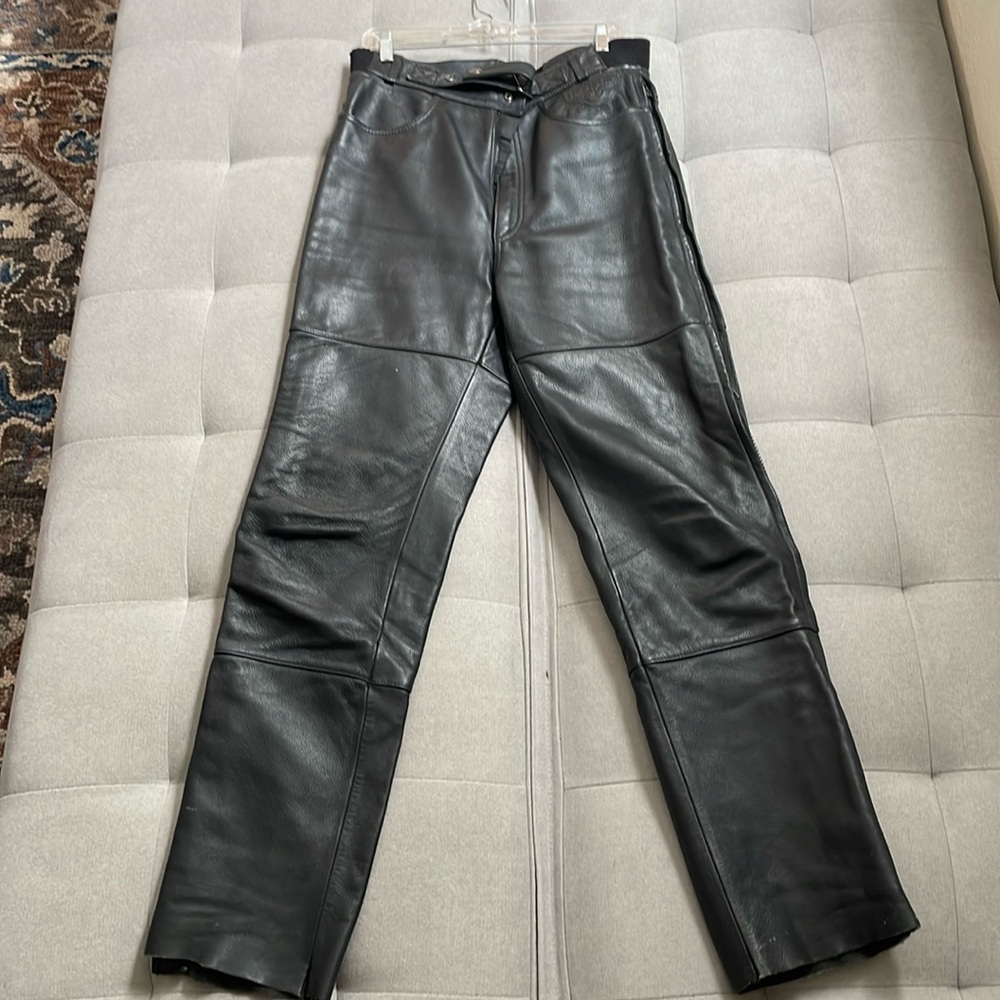 First gear full grain leather motorcycle riding pants size 32, full leg zipper.